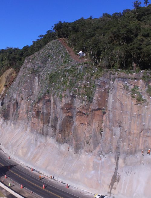 Execução de cortina atirantada - BR 116- Serra do espigão/SC (2018)